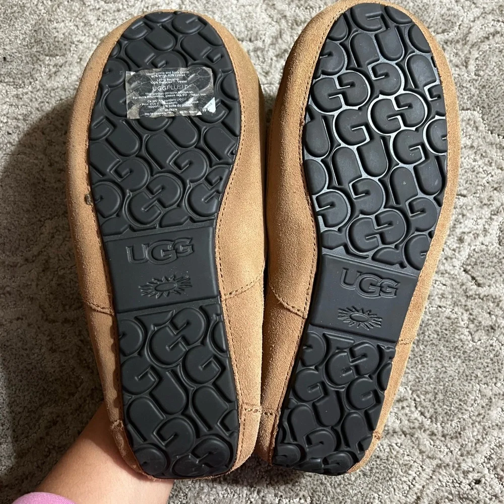 Ugg slippers - Picture 2 of 3